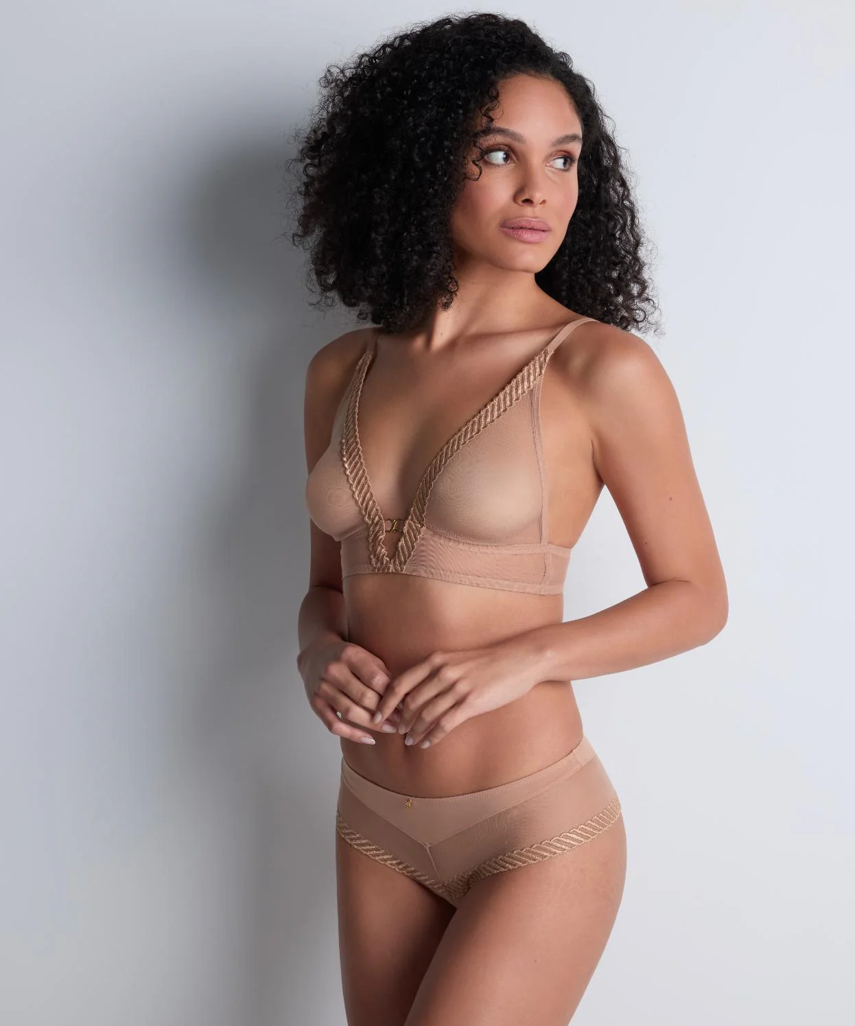 Sheer Emotion Shorty 4M70 Sand - Image 3