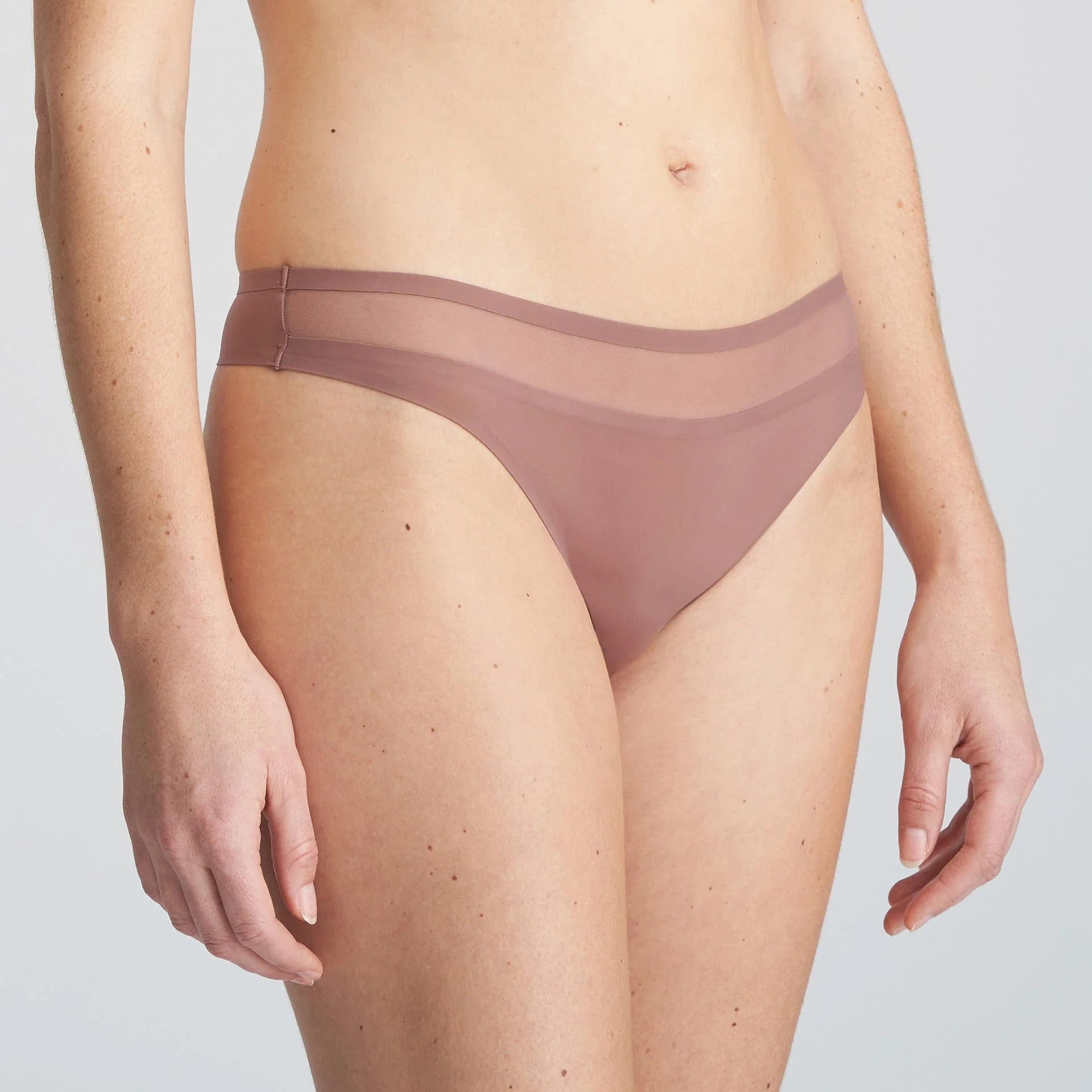 Louie String 0622090 Satin Taupe